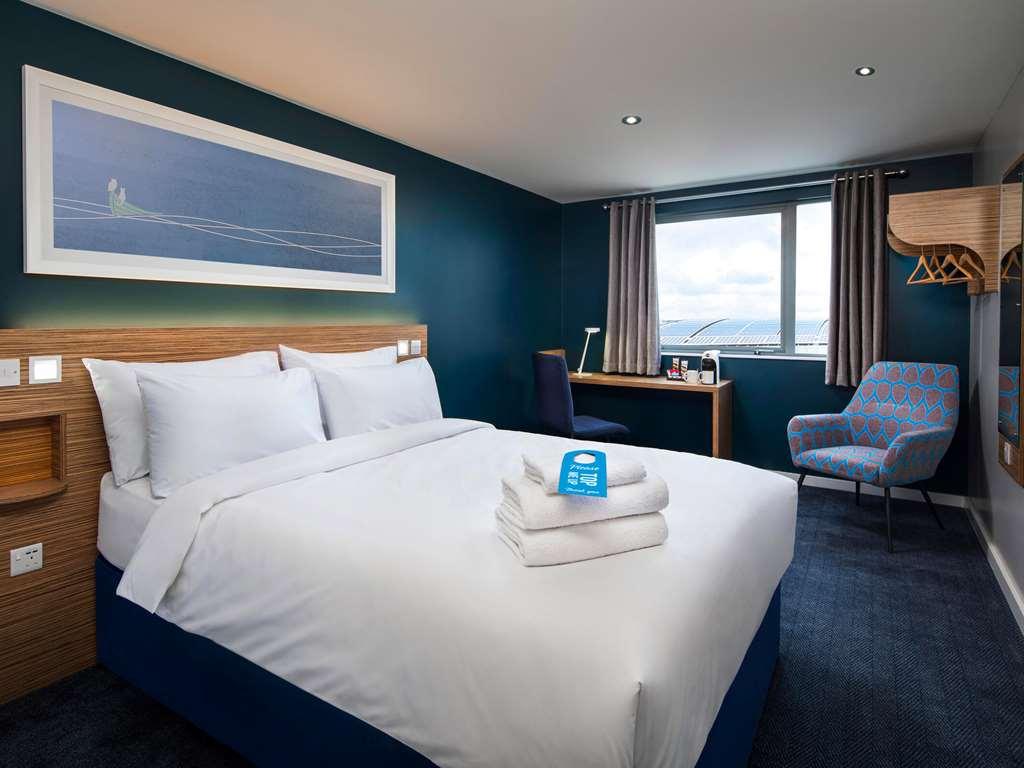 Travelodge London Ealing Habitación foto
