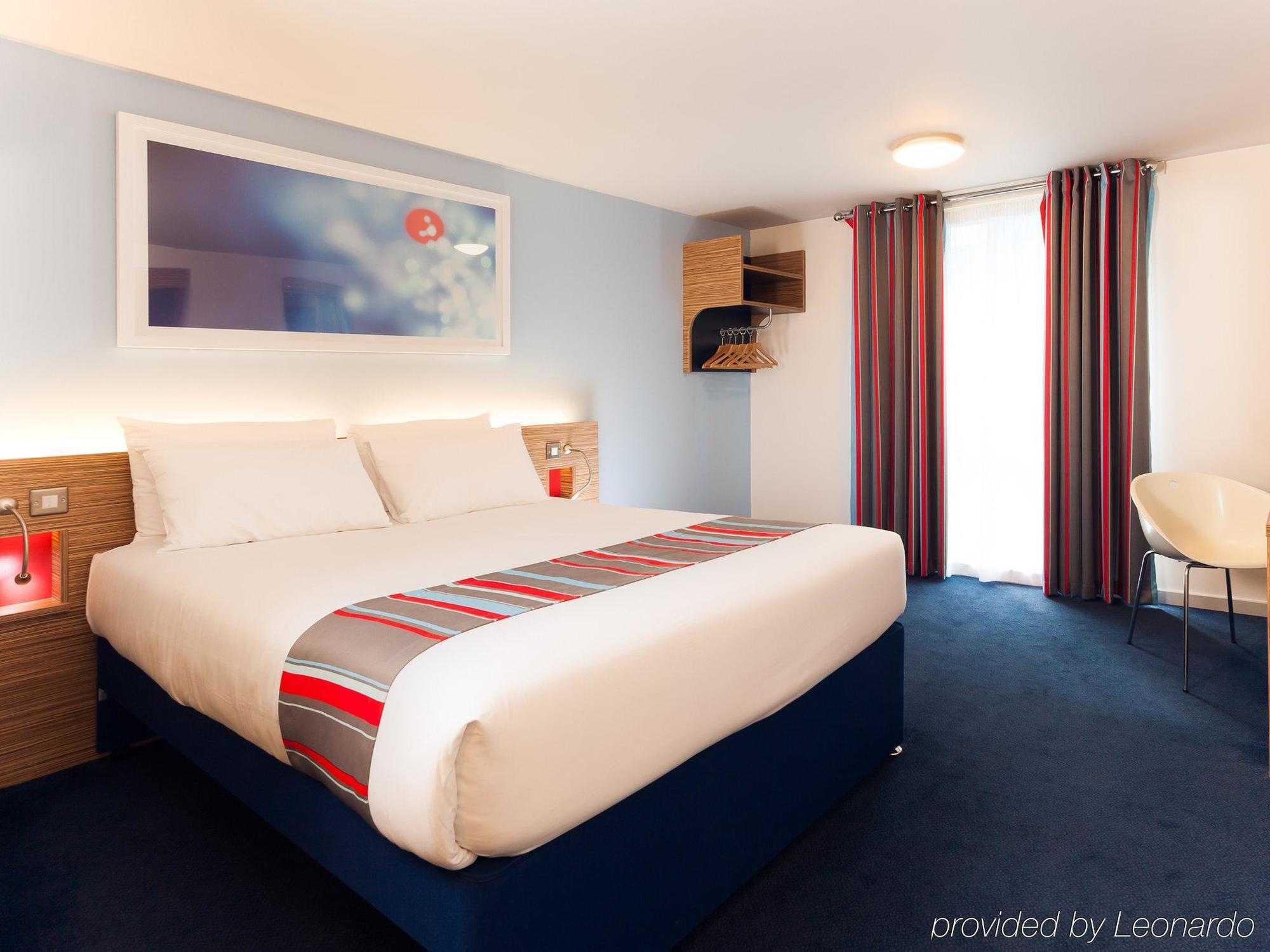 Travelodge London Ealing Exterior foto