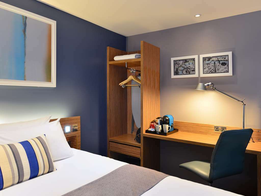 Travelodge London Ealing Habitación foto